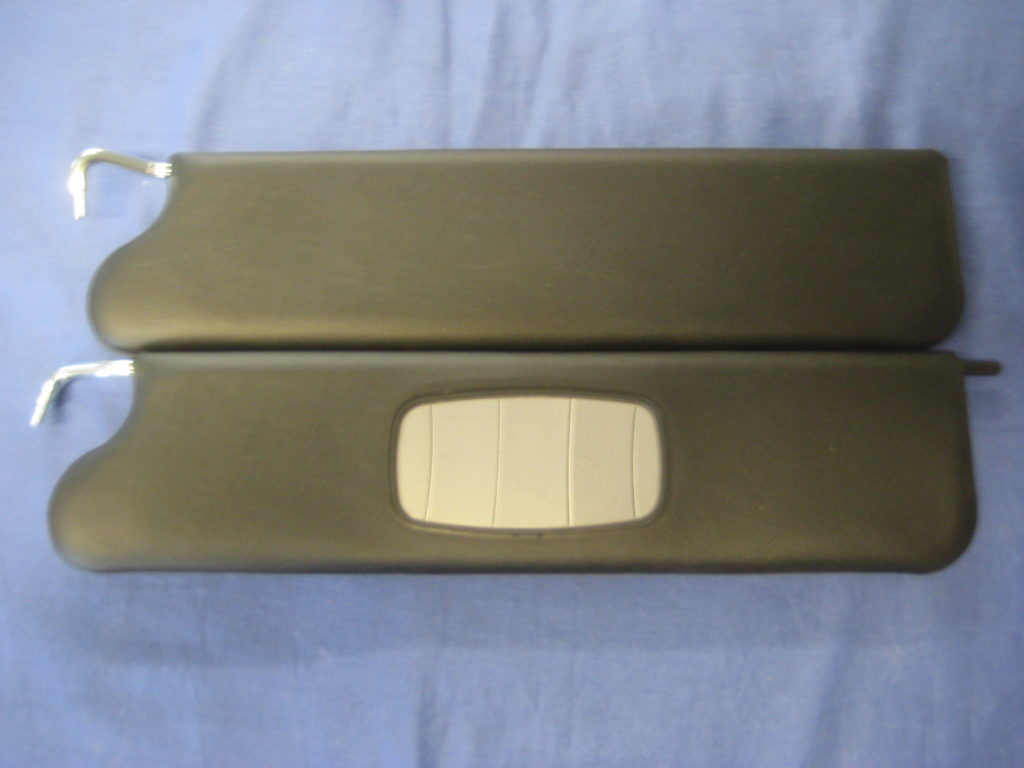 (18) BHH2166 BHH2169 MGB ROADSTER SUNVISOR RHD