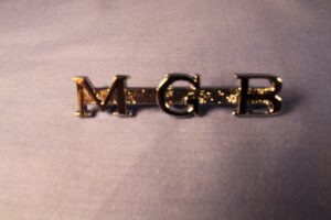 (1) AHH6079 MGB ROADSTER SCRIPT BOOT BADGE MGB ON A BAR