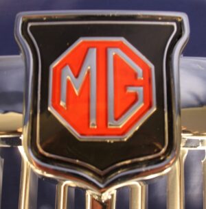 (8) MGB & MIDGET ARA2148 GRILL SHIELD BADGE BLACK AND RED (ALL CHROME GRILLE)