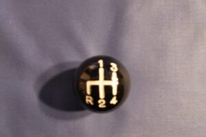 (17) MGB GOLF BALL GEARKNOB 1B3736