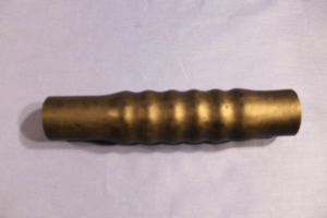 (8) MGB GRH305 TOP HOSE 1962-1976