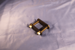 (13) MGB REAR SHACKLE ASSEMBLY AHH5018K