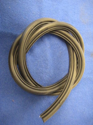 (14) MIDGET DOOR APPERTURE EXCLUDER SEAL KGA817