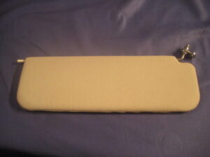 (19) MGB BHH1406 GT GREY SUNVISOR UP TO 1976