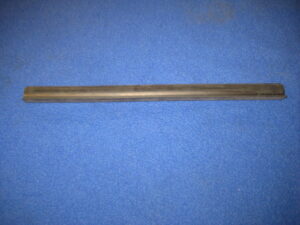 (2) MGB ROADSTER SCREEN TO 1/4 LIGHT SEAL 27H4300