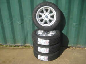 15ASBR MGB SET OF 4 15" X 5.5J PLAIN SILVER ALLOY WHEELS & BRANDED TYRES FITTED AND BALANCED
