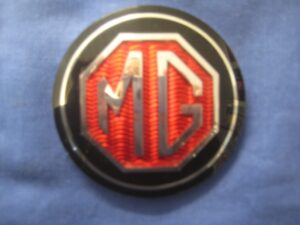 57H5593NF MGB EARLY HORN PUSH BADGE