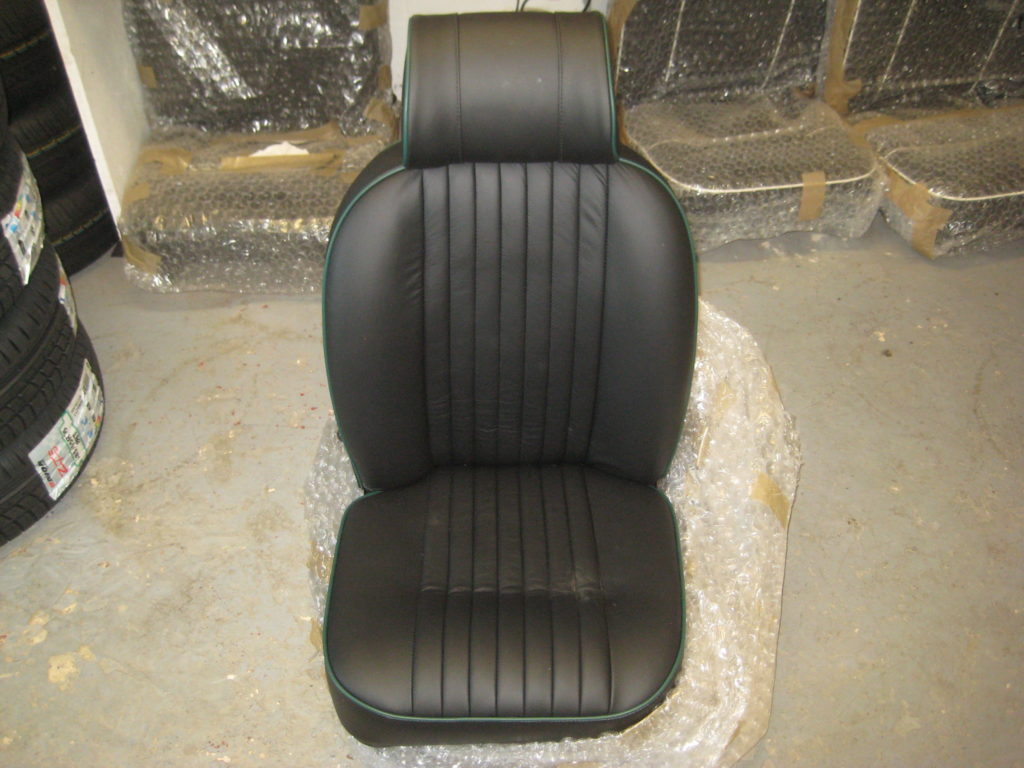 S780AGKIT MGB LEATHER SEATS RECLINER BLACK WITH GREEN PIPING & D SHAPE HEADRESTS