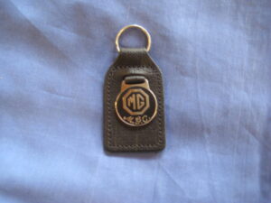 GAC4039 MGC BLACK MGC LEATHER KEY FOB BLACK & SILVER MGC KEY RING