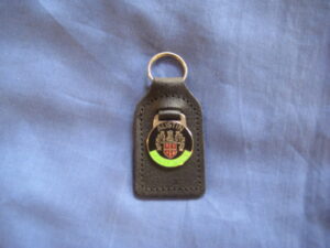 GAC4036GR AUSTIN HEALEY SPRITE LEATHER AND ENAMEL KEY FOB KEY RING GREEN