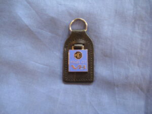 GAC4040 MGB V8 BLUE LEATHER AND ENAMEL KEY FOB KEY RING