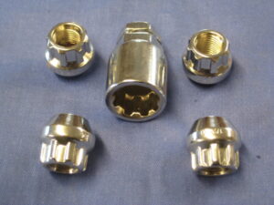 MLWN MIDGET SET OF 4 CHROME LOCKING WHEEL NUTS 3/8UNF