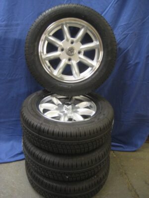 15APBV8 MGB V8 SET OF 4 15" X 5.5J SILVER POLISH RIM ALLOY WHEELS & V8 BRANDED TYRES FITTED & BALANCED