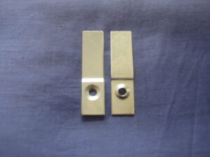 AHH6418 MGB ROADSTER PAIR COCKPIT RAIL END PLATE RETAINERS PAIR