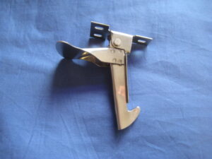 (26) MGB BONNET SAFETY CATCH HZA332