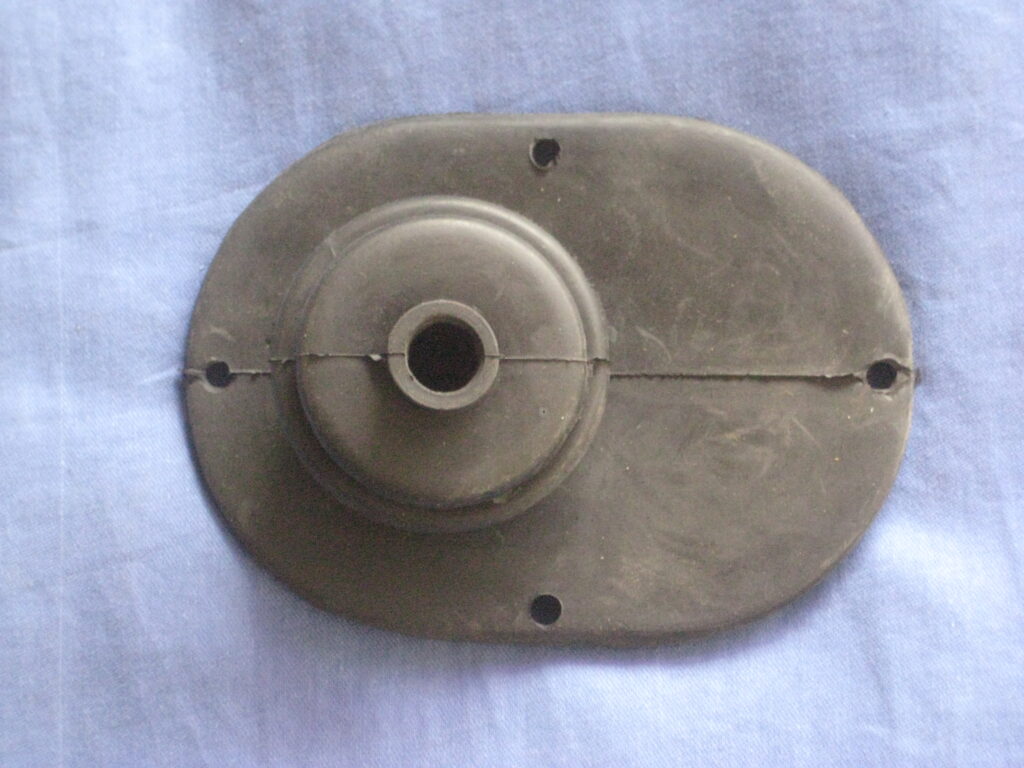 (16) MGB GEARLEVER RUBBER GAITOR 3 SYNCRO AHH7170 - Image 2