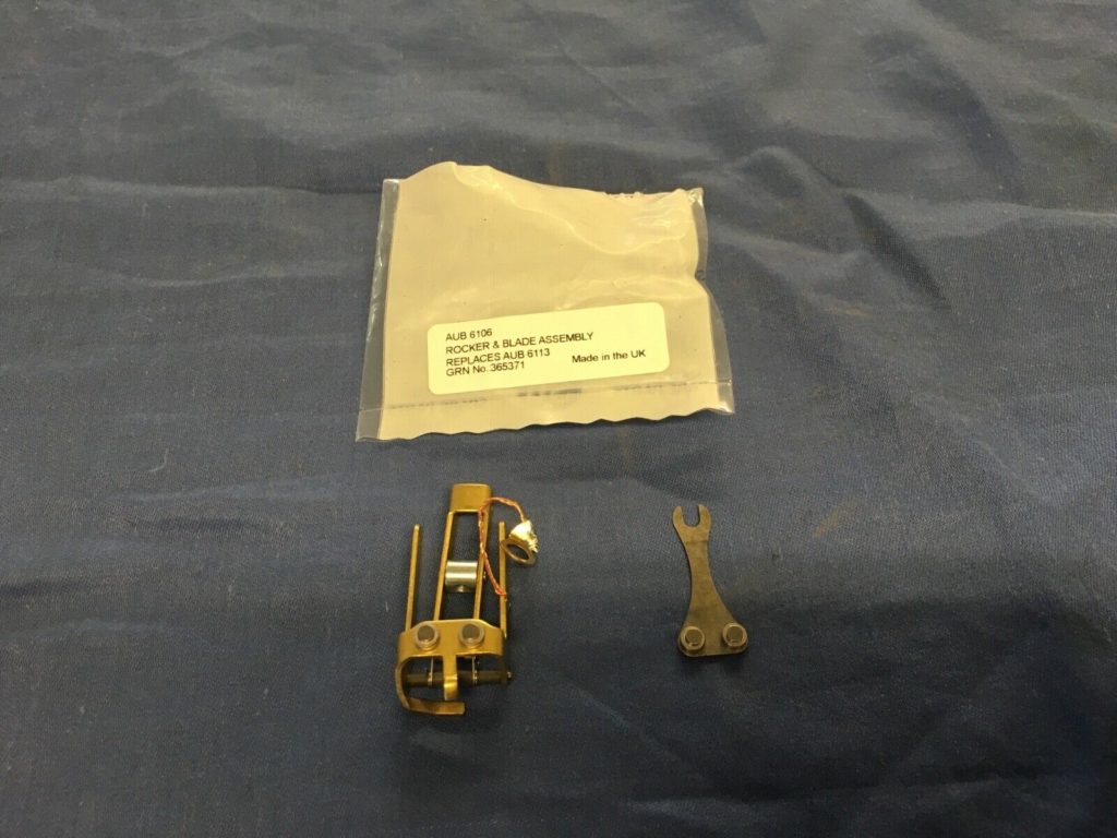 AUB6106A MGB SU FUEL PETROL PUMP POINTS