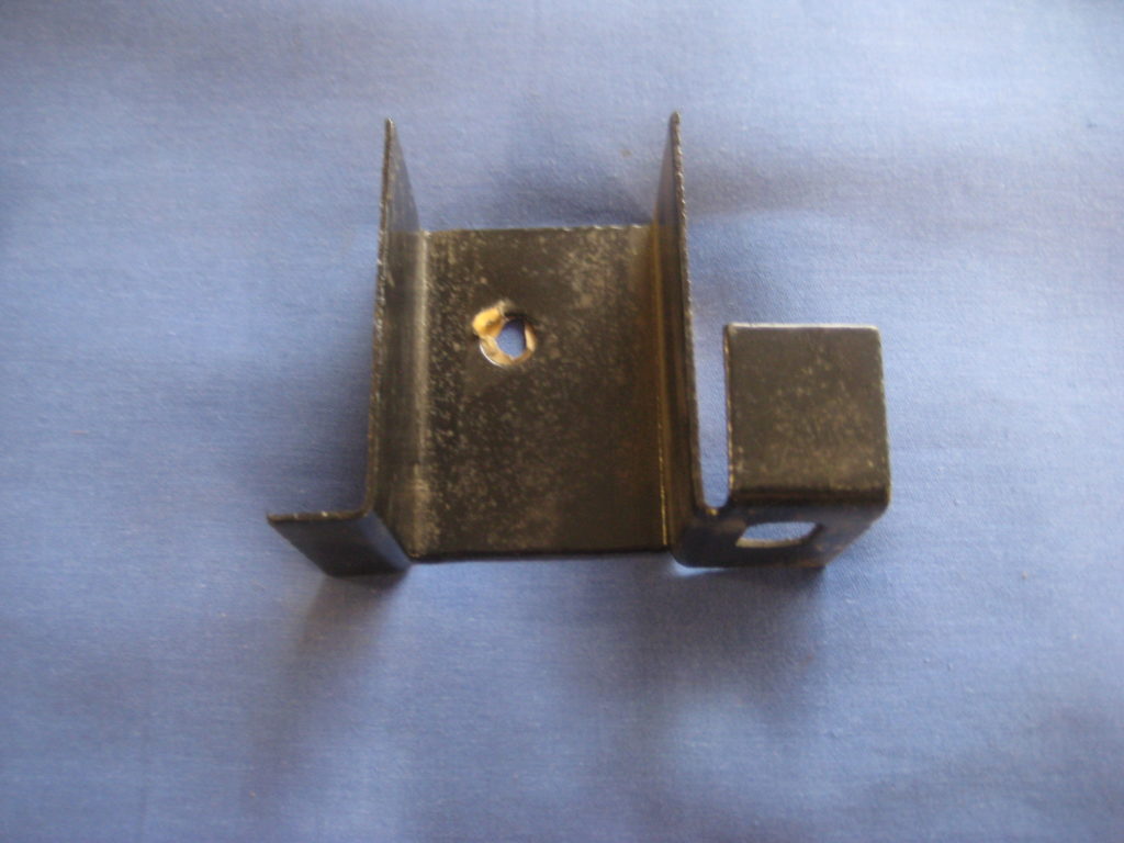 HZA4818/9 MGB RUBBER BUMPER LOWER MOUNTING BRACKET - Image 2