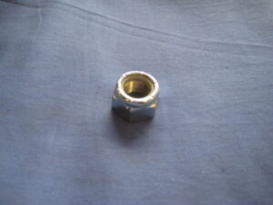 BTB753 MGB AXLE DRIVE FLANGE NYLOC NUT