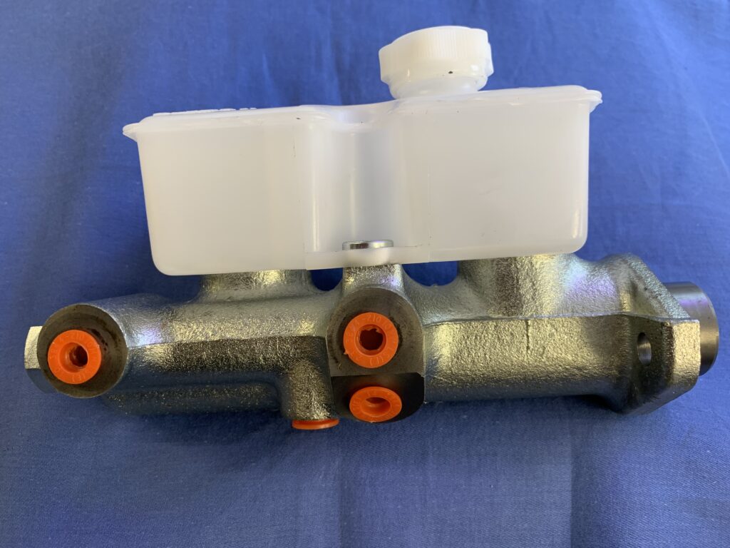 (15) MGB Tandem Brake Master Cylinder 1978 on GMC164 AP LOCKHEED - Image 2