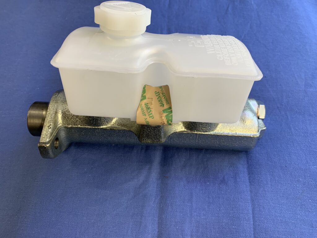 (15) MGB Tandem Brake Master Cylinder 1978 on GMC164 AP LOCKHEED