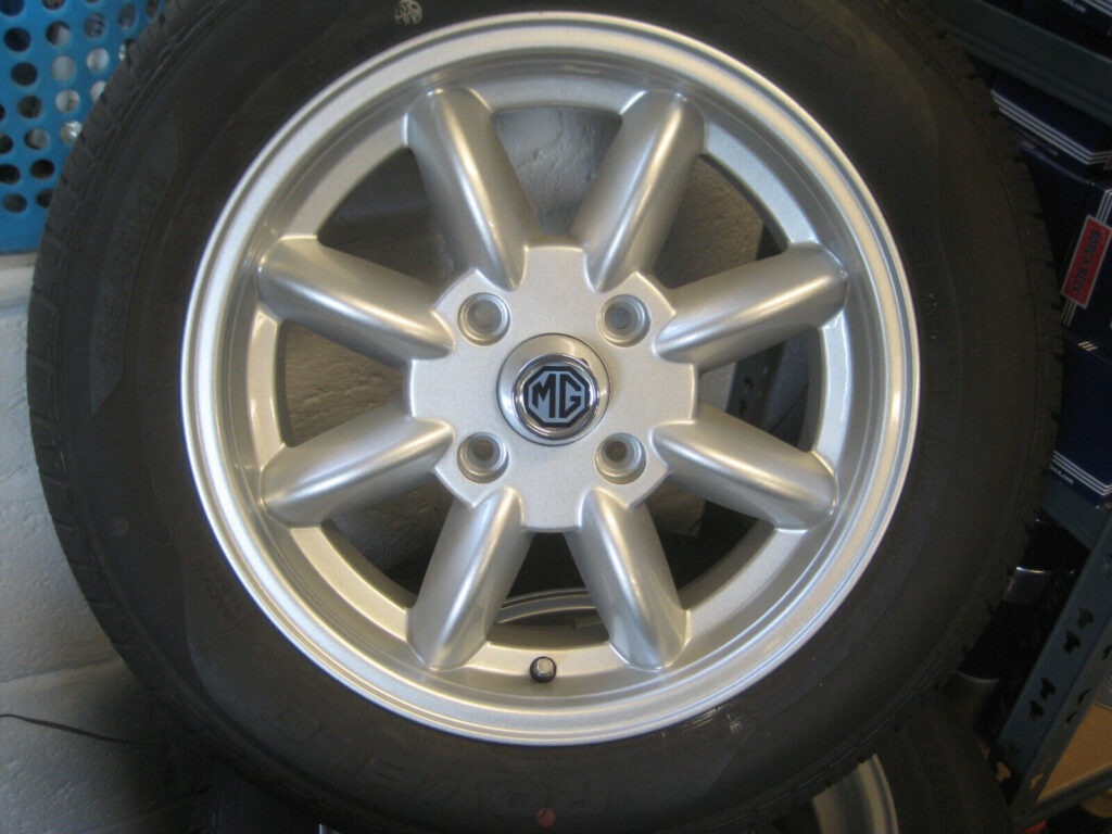 14AS165 SET OF 4 MGB 5.5 X 14” ALLOY WHEELS & 165 x 80 x 14 TYRES PLAIN SILVER