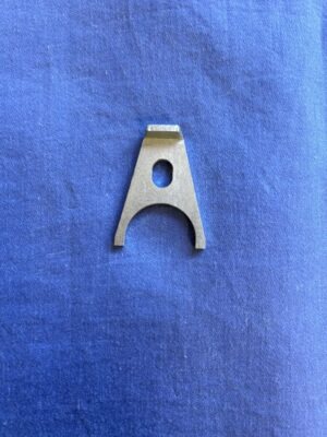 37H1957 MGB OVERDRIVE SPEEDO HOUSING LOCKING PLATE