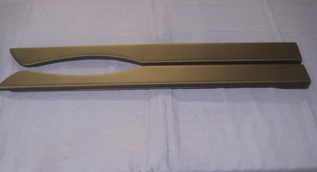 CR150A MGB GT REAR DOOR CAPPINGS BLACK 71-75