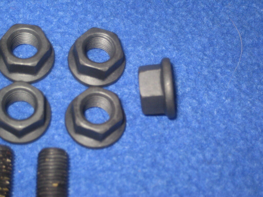 51K281SET MGB SET OF 11 ENGINE CYLINDER HEAD TO BLOCK STUDS & IMPROVED NUTS KIT - Image 2